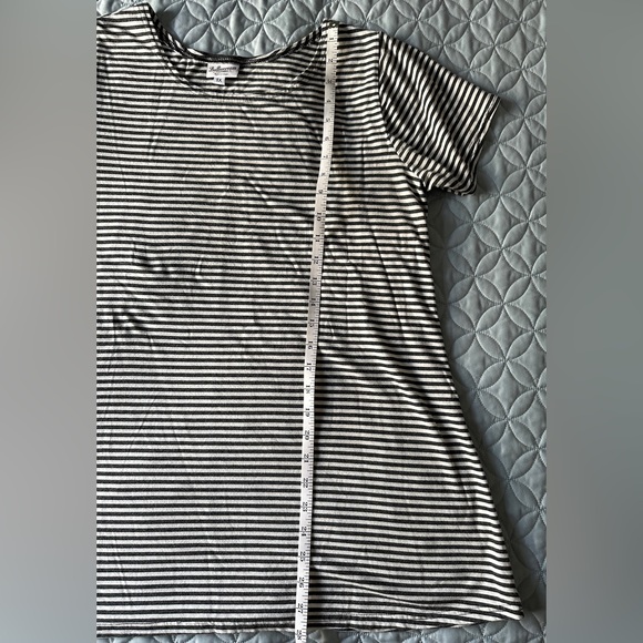 Buttercream Clothing tunic tee in white & charcoal grey, size 1X - Picture 6 of 13